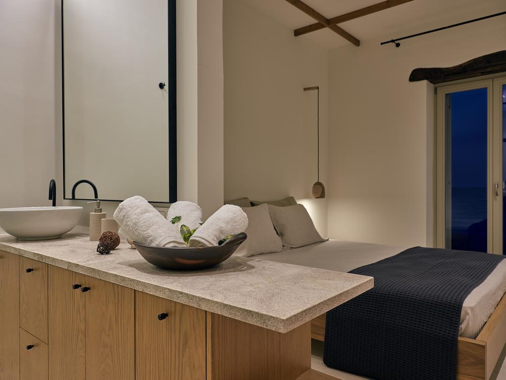 Niova Villa - Seafront, Private Pool And Ionian Sea Views, By Zantewize Alykes  Bagian luar foto